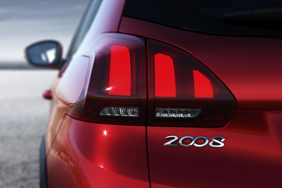  Peugeot 2008 2016 года  (фото 31 из 33)